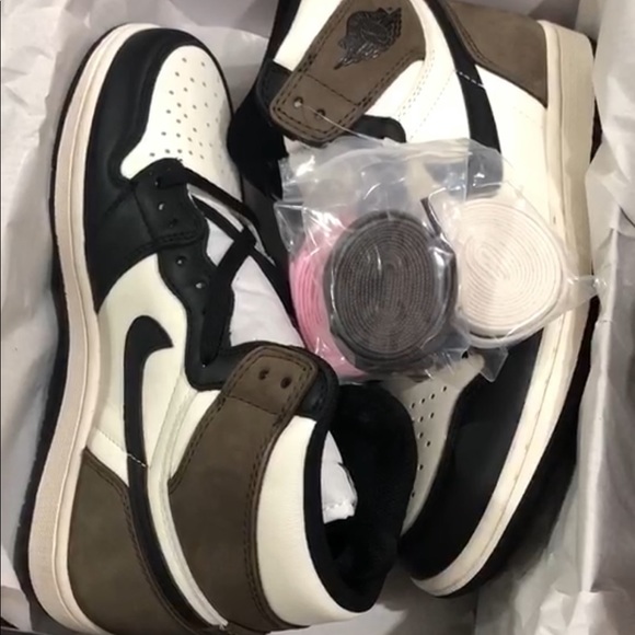 Nike Jordan 1 - Picture 2 of 5